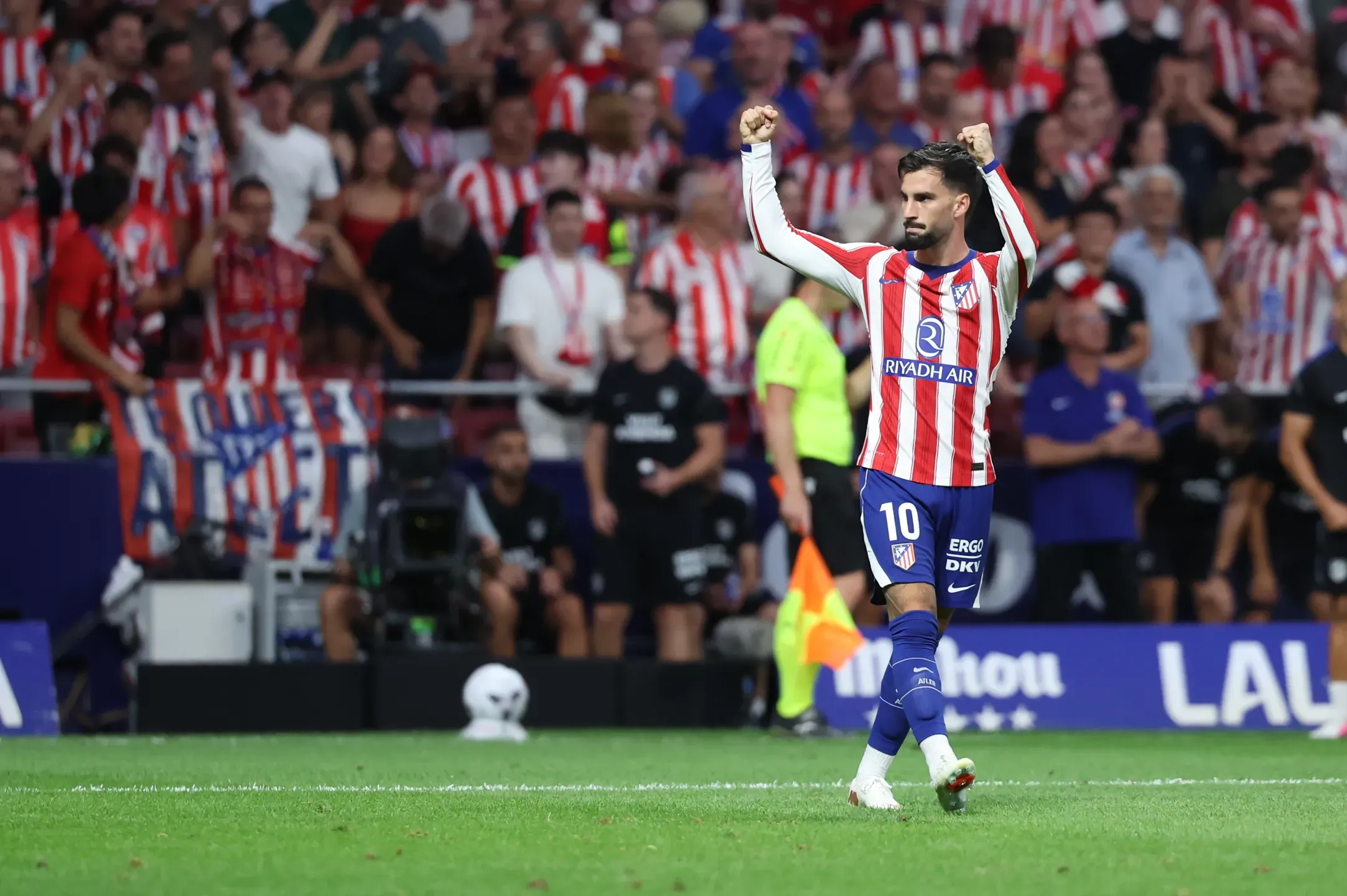 Atlético volta às vitórias em estreia de ex-Sporting
